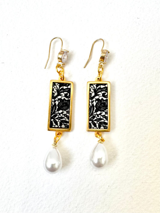 Gold, Diamonte and Lace Etched Dangle Earring