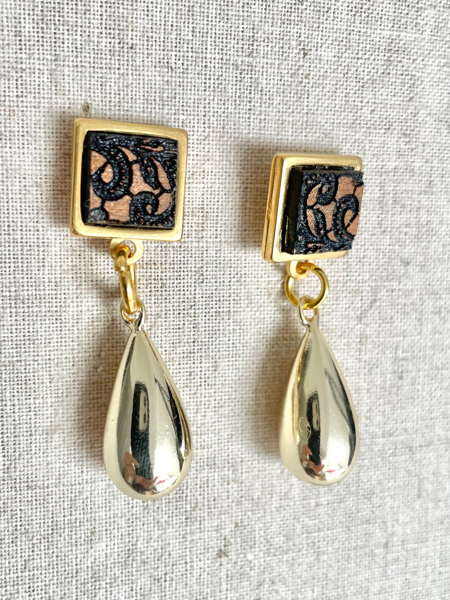 Wooden Studs, Lace Pattern with Gold bead 3cm x 1cm x 0.4cm