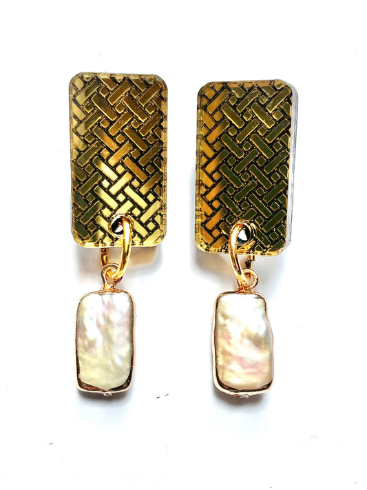 Etched Gold Mirror with Fresh Water Pearls, Stud Earrings 2.5cm x 1cm x 0.6cm