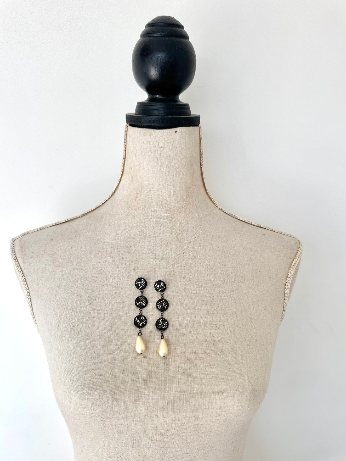 Baroque Lace Dangle Earring with Vintage Pearl