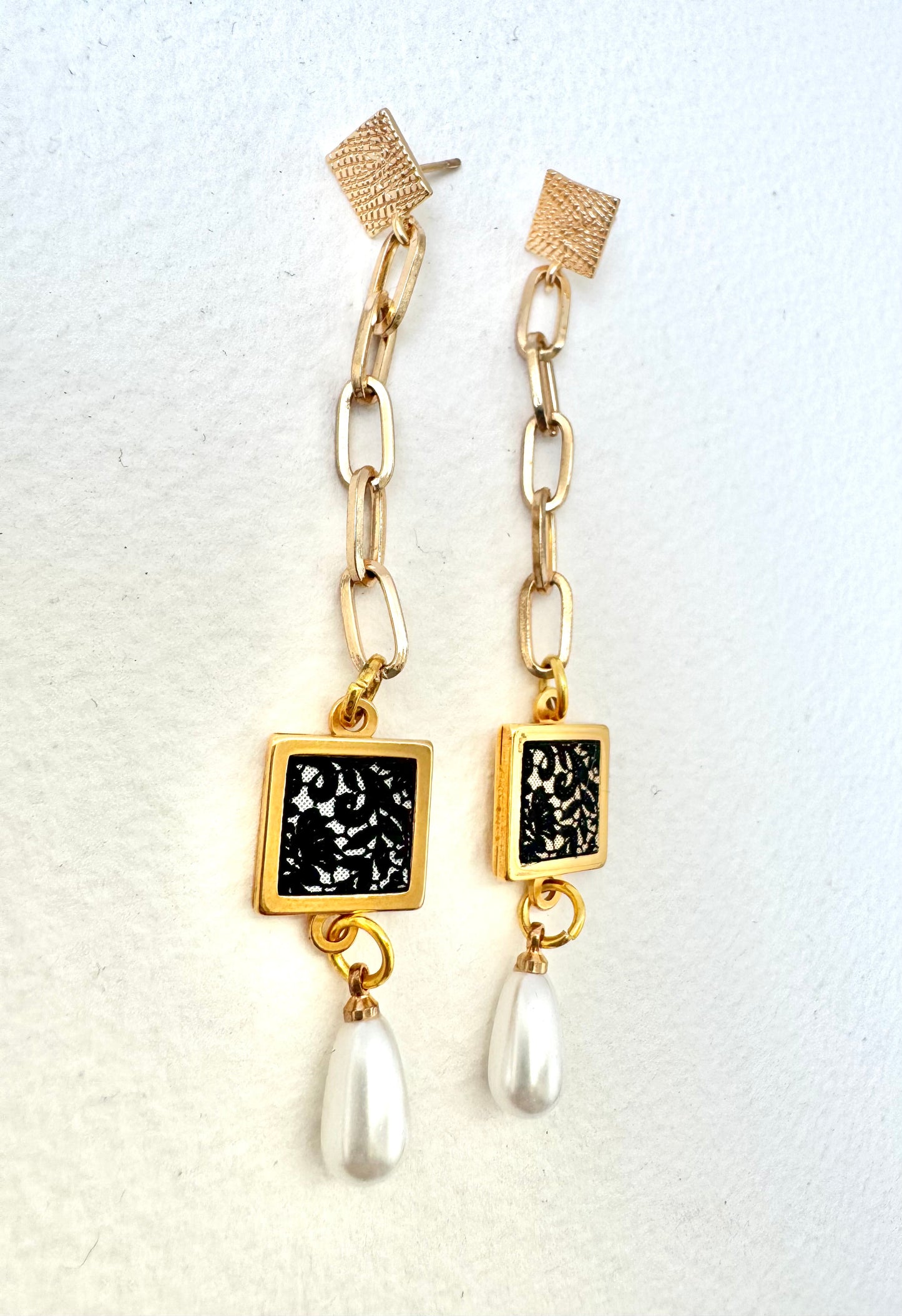 Gold Chain, Etched Lace & Pearl Dangle Earring