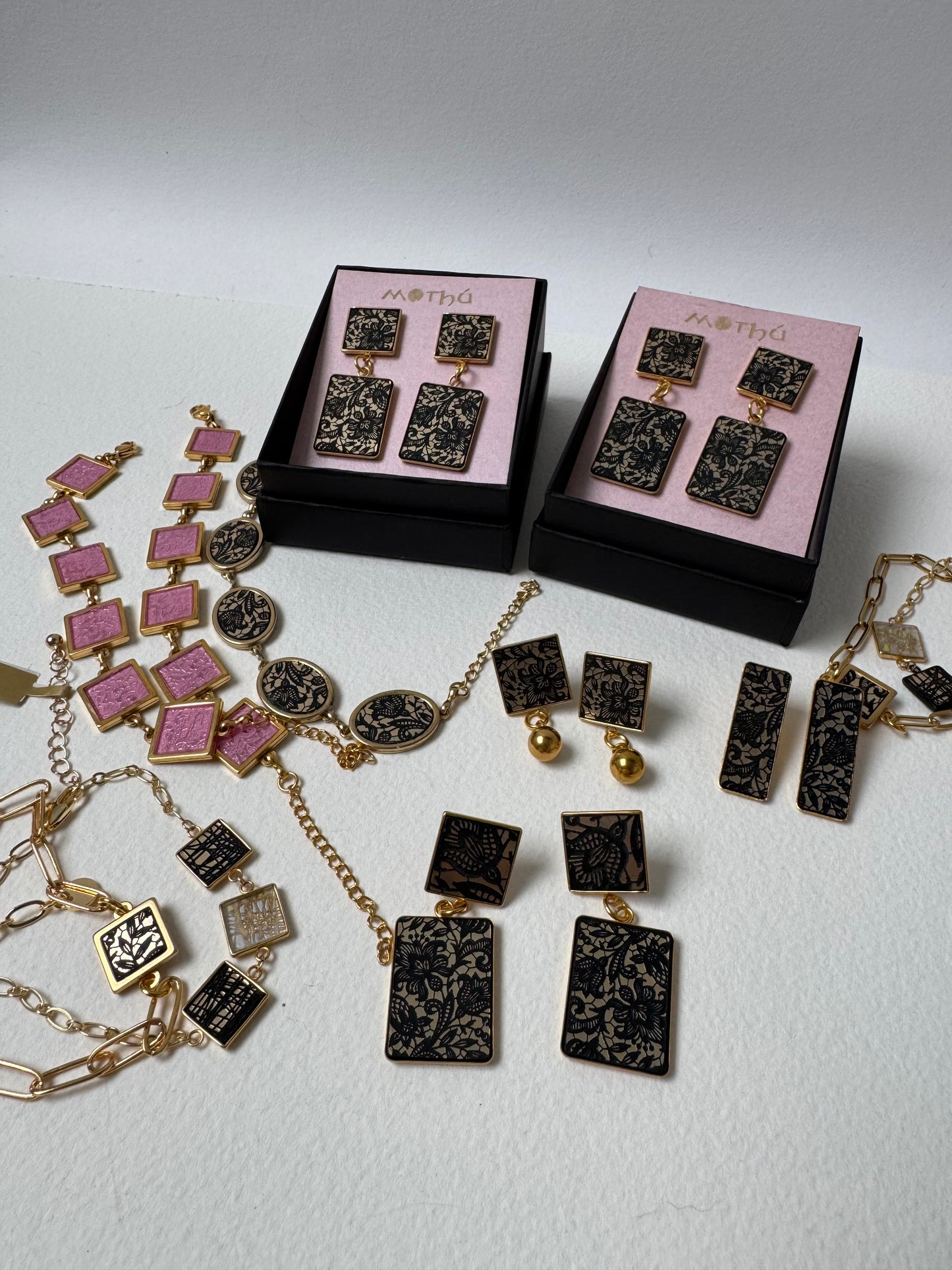 Two Piece Lace Pattern and Gold statement earring