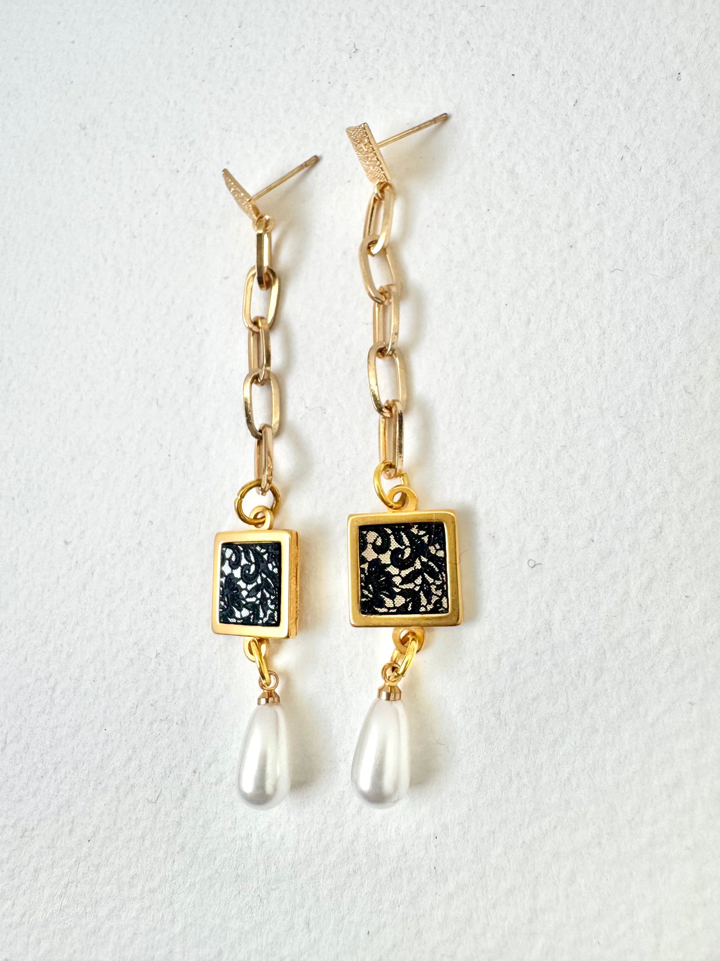 Gold Chain, Etched Lace & Pearl Dangle Earring