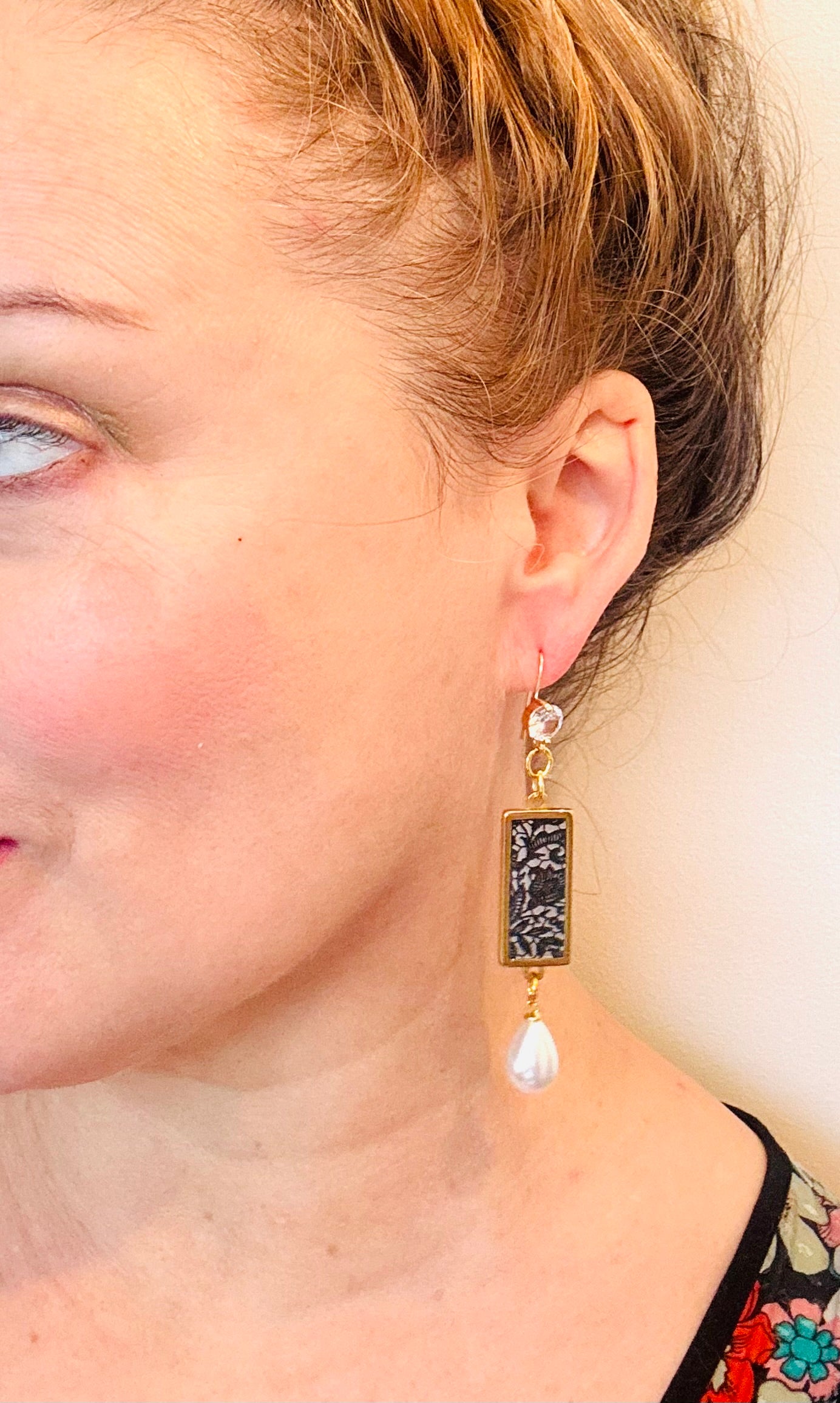 Gold, Diamonte and Lace Etched Dangle Earring
