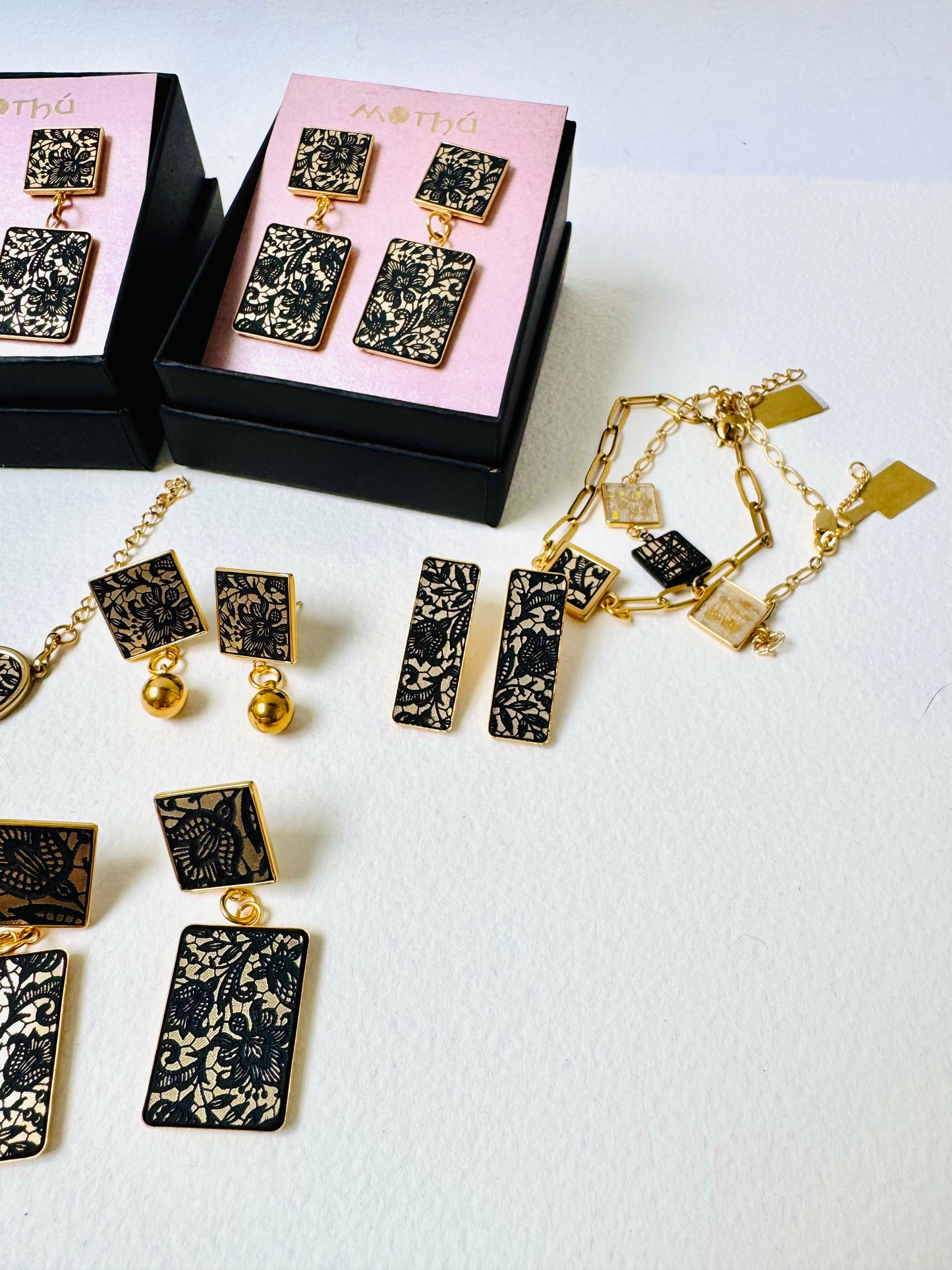 Two Piece Lace Pattern and Gold statement earring
