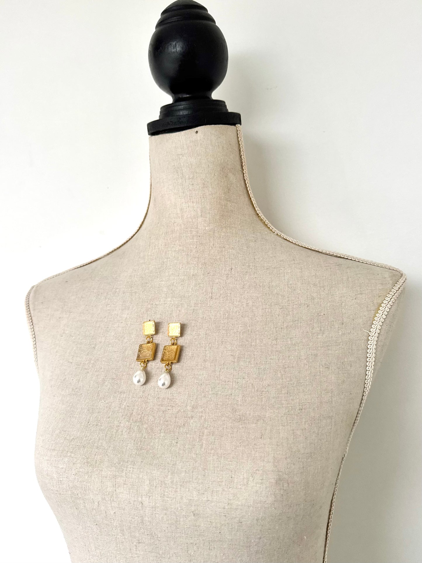 Lace Etched Dangle Earring