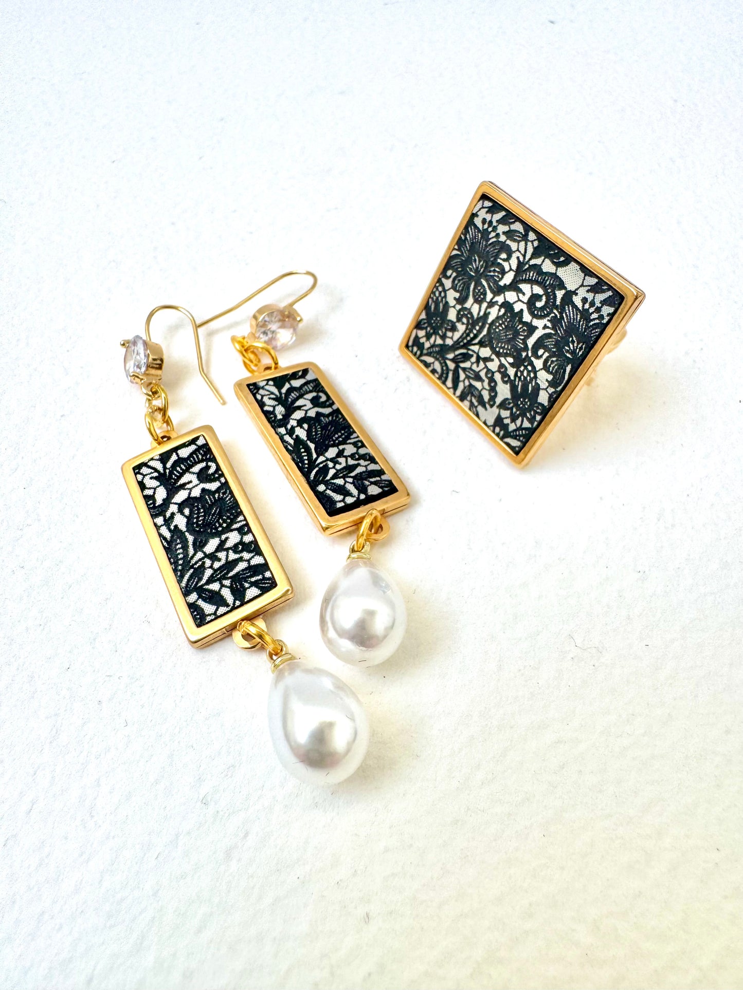 Gold, Diamonte and Lace Etched Dangle Earring