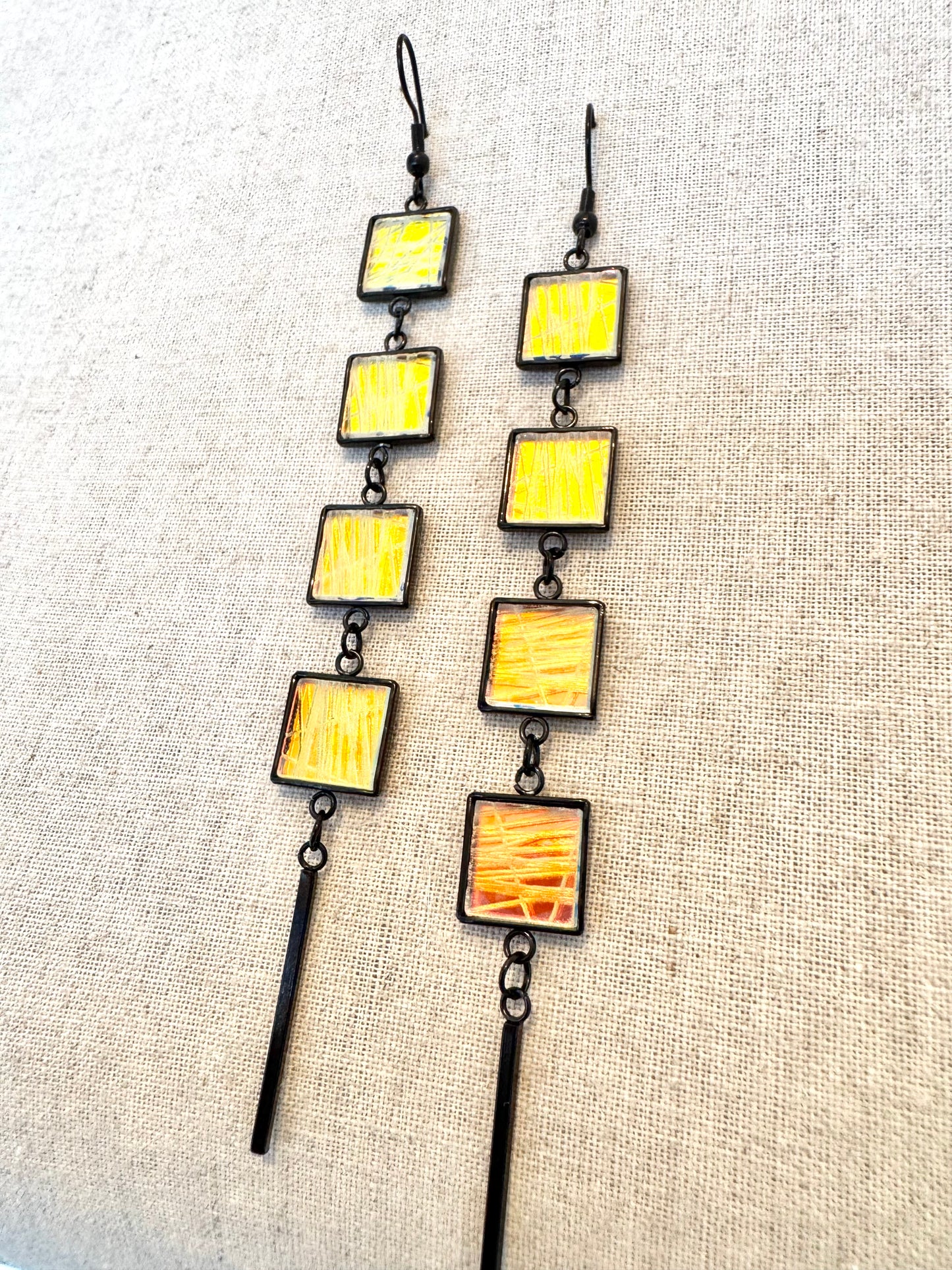 Four x Piece Dangle Earring, Black & Clear Etched Abstract Pattern