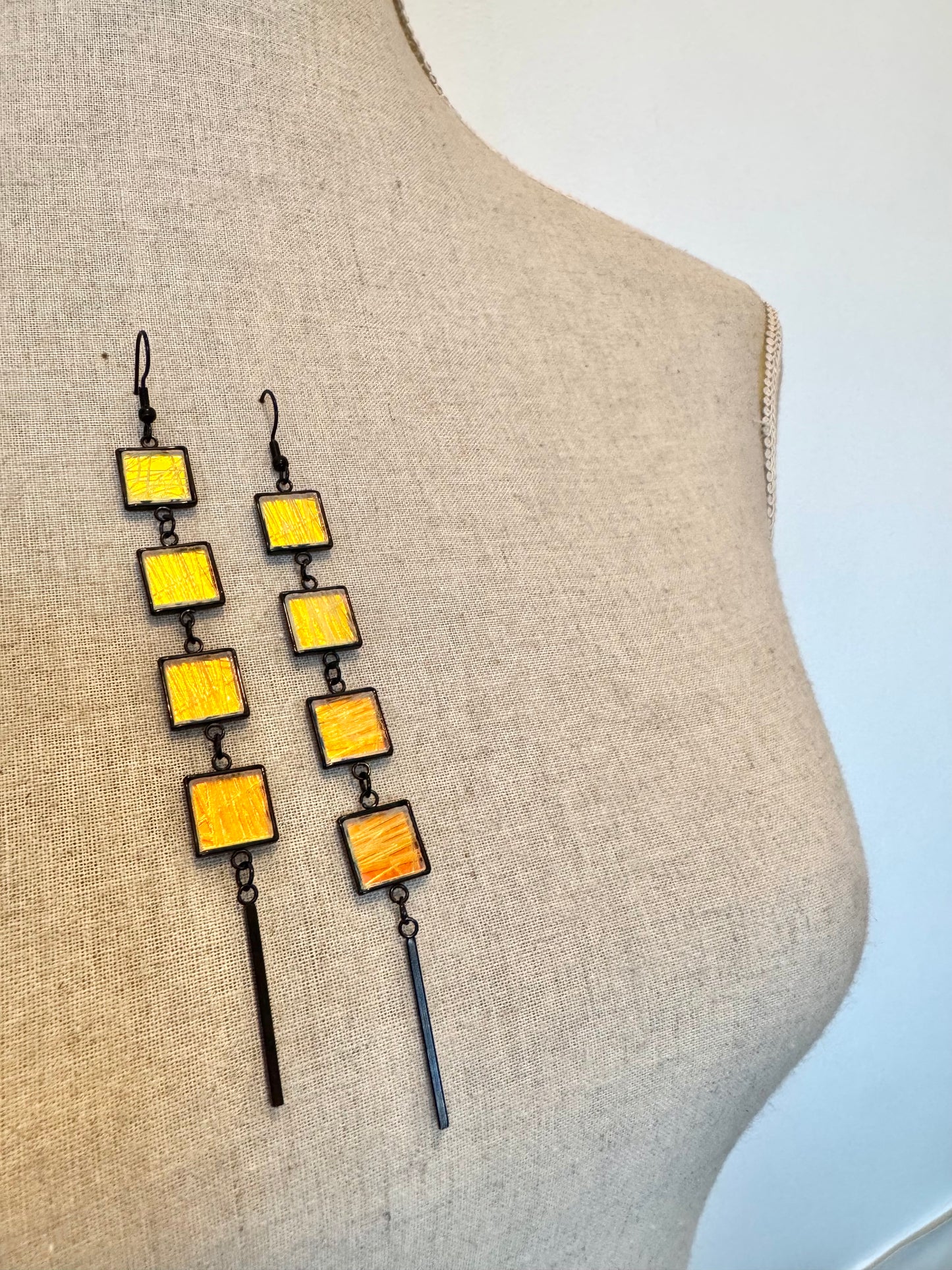 Four x Piece Dangle Earring, Black & Clear Etched Abstract Pattern