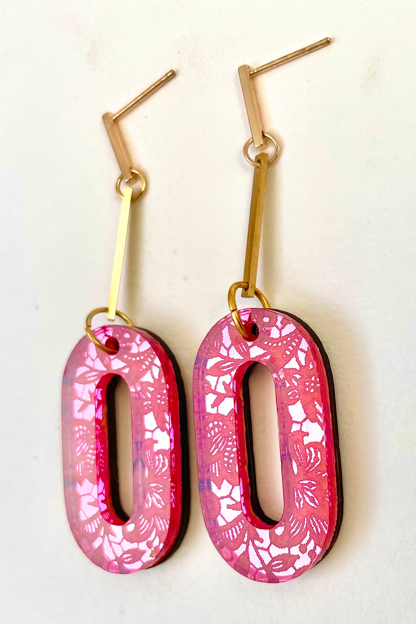 Pink Mirror Lace & Gold Bar Dangle Earring 8x2x0.6cm