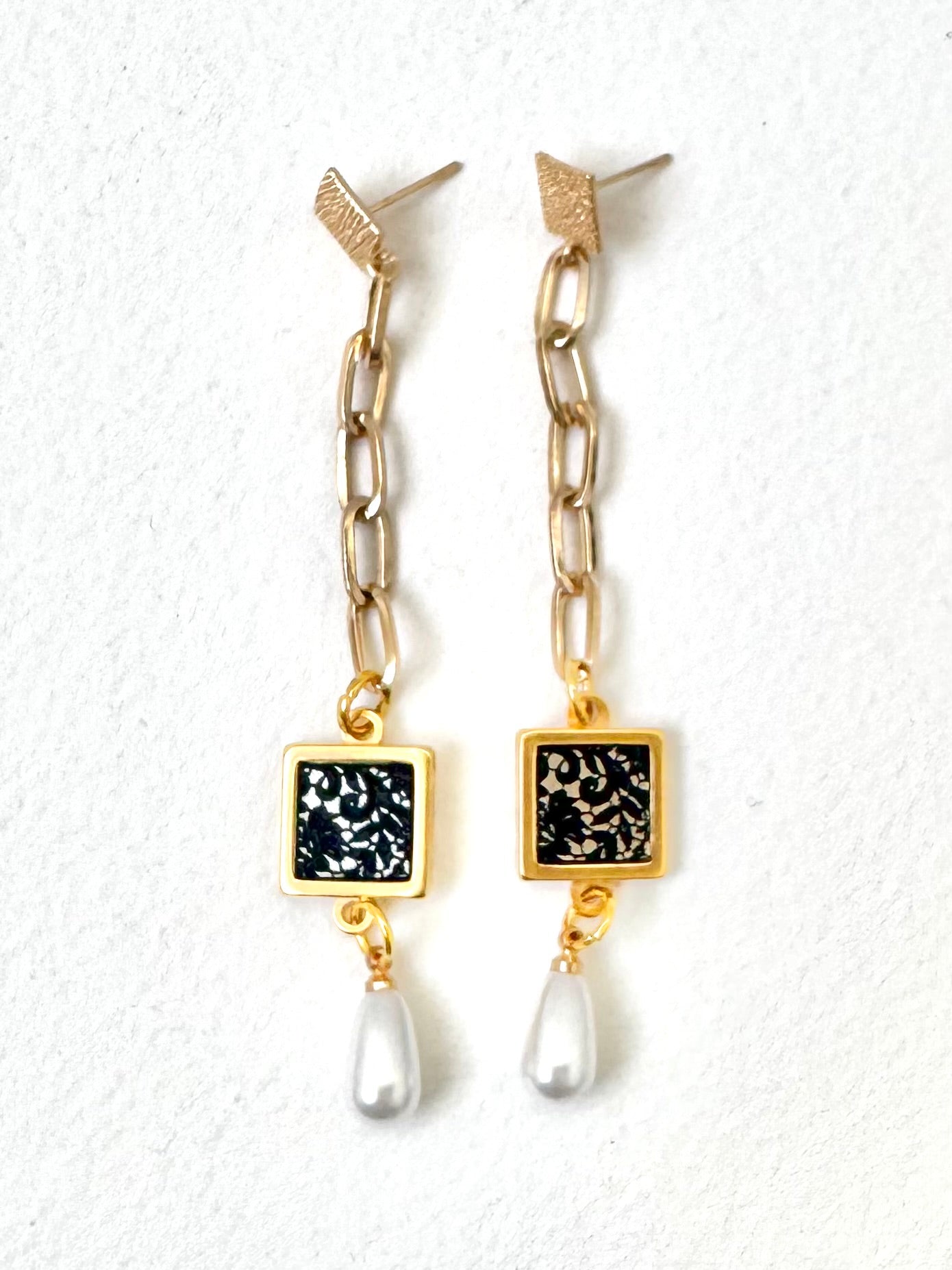 Gold Chain, Etched Lace & Pearl Dangle Earring