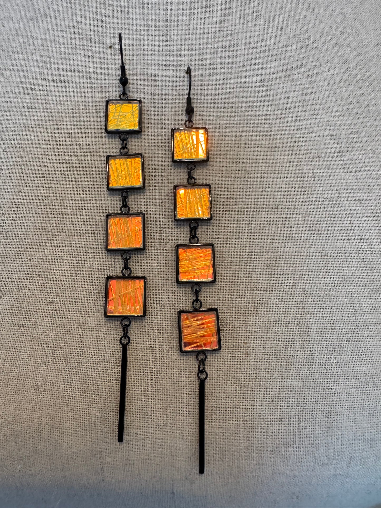 Four x Piece Dangle Earring, Black & Clear Etched Abstract Pattern