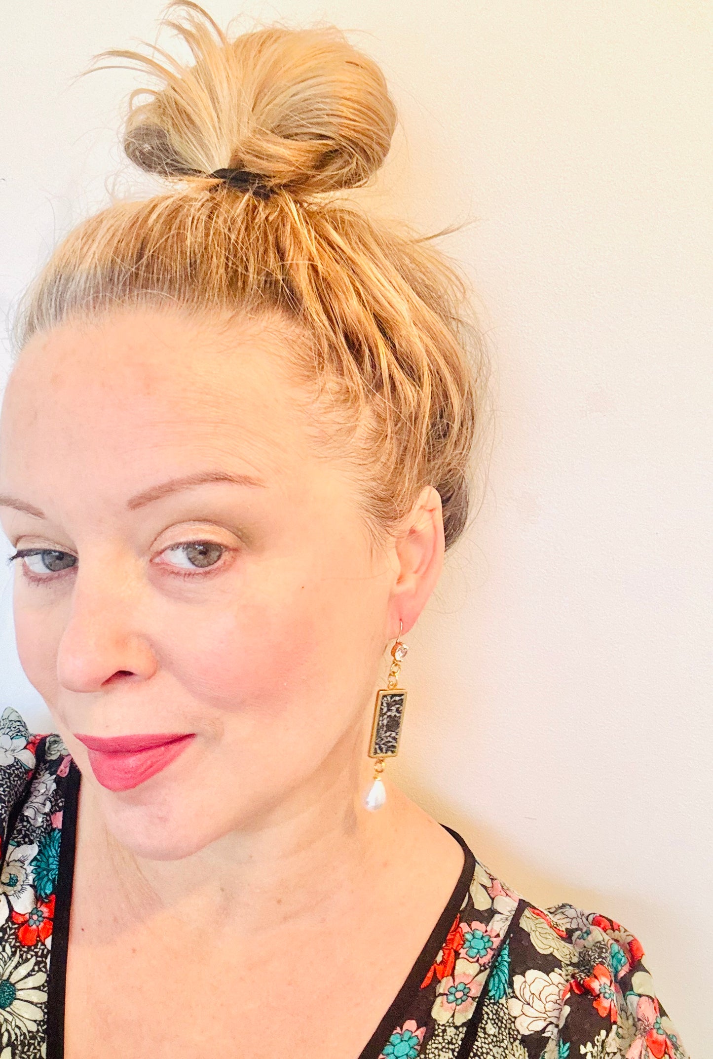 Gold, Diamonte and Lace Etched Dangle Earring