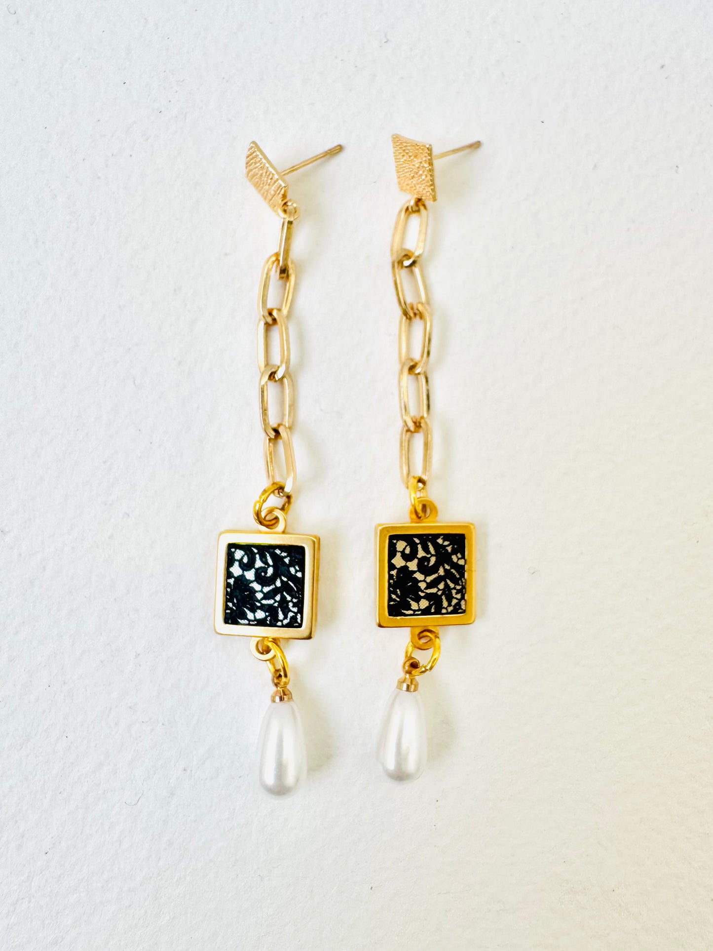 Gold Chain, Etched Lace & Pearl Dangle Earring