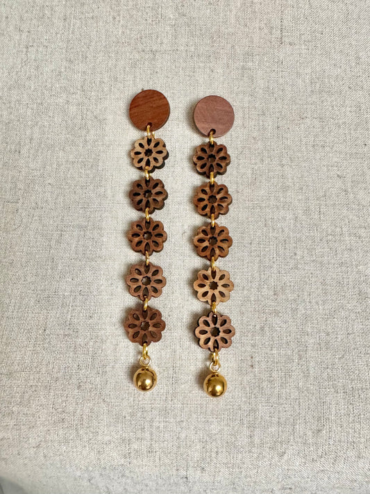 Wooden mini flowers dangle earring with bead 10vm x 1cm x 0.3cm